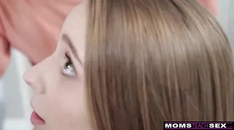 Je ne sais pas si la mère ou la fille est plutôt salope, mais elles le sont toutes les deux depuis un moment.