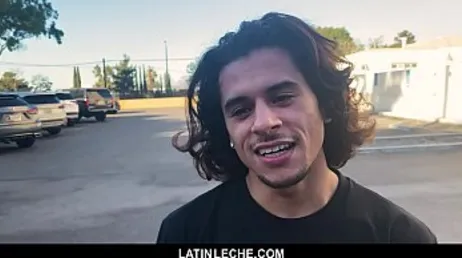 Deux garçons gays argentins ayant une baise brutale