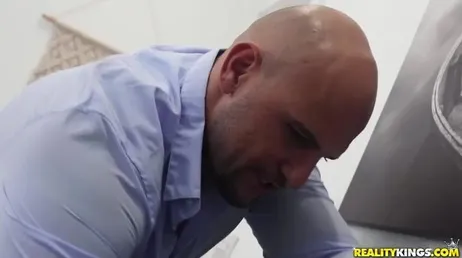Quindi sei bloccato a letto e la tua ragazza non è lì...