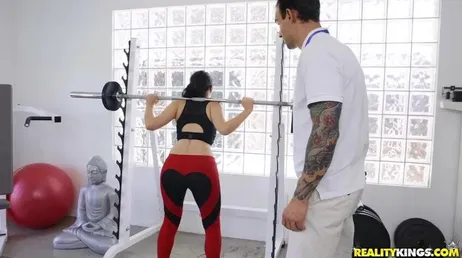 This is how Italian Valentina Nappi gets in shape and takes care of her body