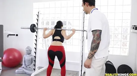 This is how Italian Valentina Nappi gets in shape and takes care of her body