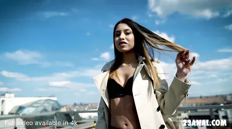Gran penetrazione anale con la giovane Roxy Lips, che culo delizioso che ha