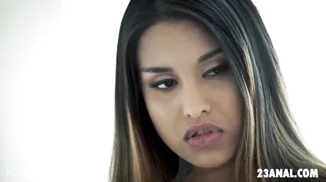 Gran penetrazione anale con la giovane Roxy Lips, che culo delizioso che ha