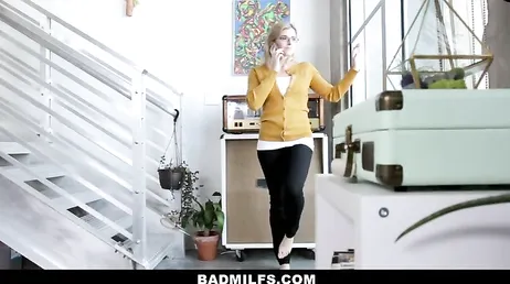Jag kan inte tro det, slår du verkligen på mig med din mamma?