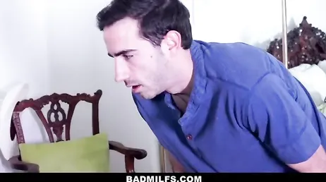 A filha da minha madrasta veio passar uns dias na minha casa