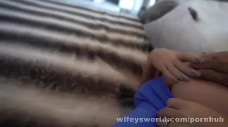La position préférée de cette MILF aux gros seins est la levrette