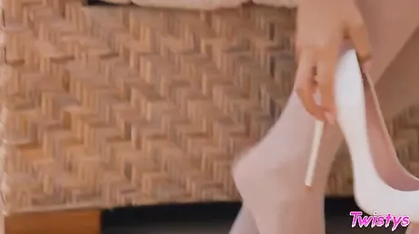 Kendra Spade abre as pernas para nós... E ela vem com muito tesão