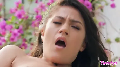 Kendra Spade abre as pernas para nós... E ela vem com muito tesão