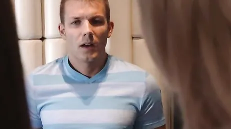 Avec à quel point je suis excitée et ma belle-fille baise à côté
