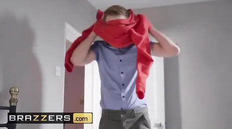 Vous ne faites pas de bruit..., et vous verrez que ma fille ne le découvre pas... !!