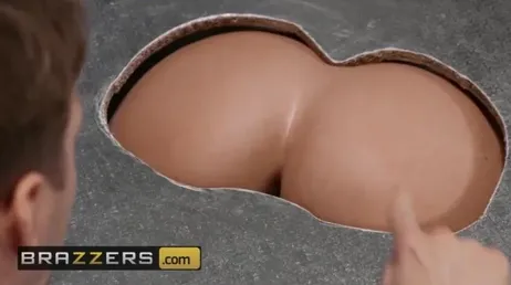 Een goede maaltijd en als toetje anaal neuken met de serveerster
