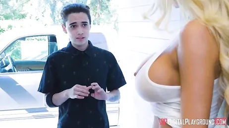 I'm going to look for my friend, his mother opens the door for me... what tits she has