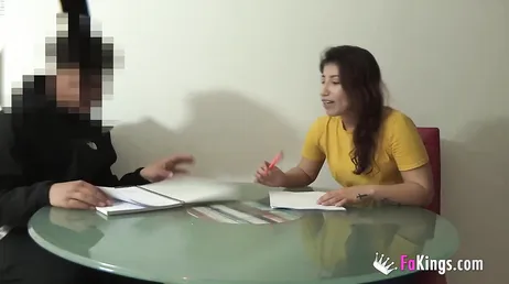 Ela gosta de brincar com os alunos, é assim que essa professora particular é...