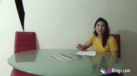 Ela gosta de brincar com os alunos, é assim que essa professora particular é...