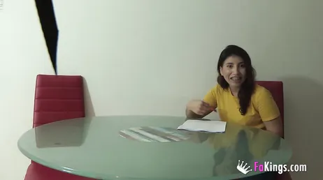 Ela gosta de brincar com os alunos, é assim que essa professora particular é...