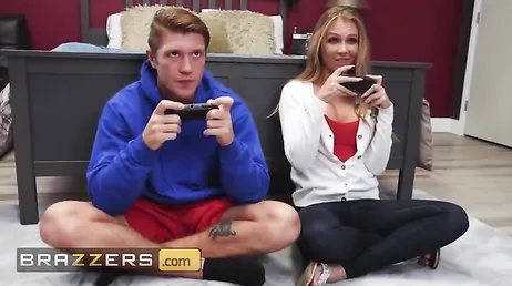 Er beschäftigt sich mit Videospielen und der Idiot achtet nicht einmal auf mich