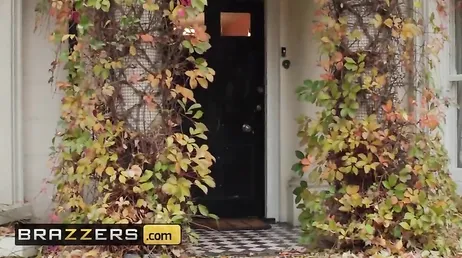 The slutty Anna Bailey ends up fucking the paparazzi