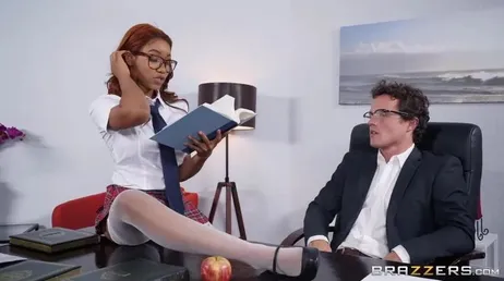 Der Direktor rief sie in sein Büro, was wollte sie?