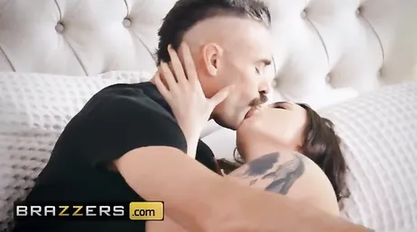 Est-ce que tu vas mettre toute cette bite en moi ? La vérité c'est que je l'attends avec impatience