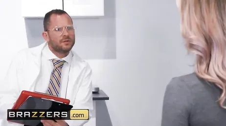 Ele vai ao médico para tratar sua ninfomania e acaba transando com ele