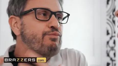 Parece que a mulher gostou do amigo do marido...