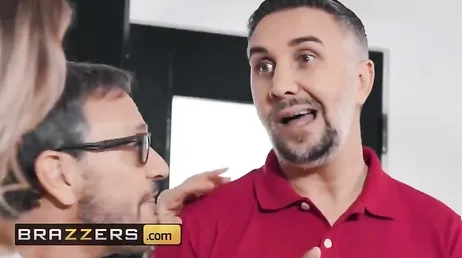 Parece que a mulher gostou do amigo do marido...