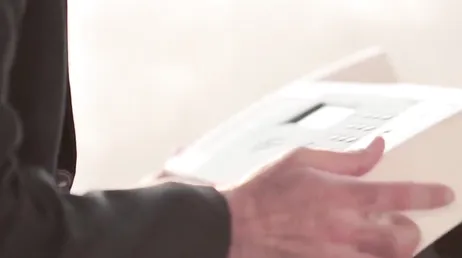 Moeder geneukt op kantoor door een collega, wat een kont heeft ze...