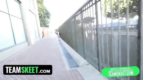 Da rua para acabar com as nádegas cheias de leite em um momento
