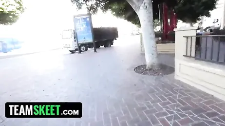 Da rua para acabar com as nádegas cheias de leite em um momento