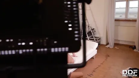 Het was onmogelijk dat die erotische fotosessie niet zou eindigen in seks...