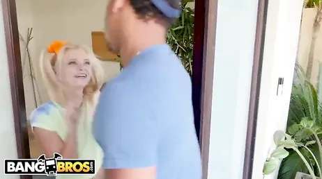 The delivery man noticed that the blonde had become horny...