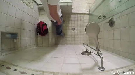 Installatie en kontneuken van de vrouw des huizes, een goede dag op het werk
