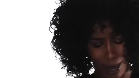 Mais regarde comme tu as une grosse bite, on doit tous les deux goûter à ça, hein ?