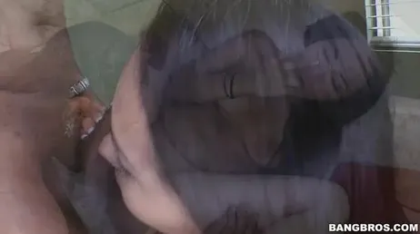 Tento engolir inteiro mas não tem jeito, é muito grande