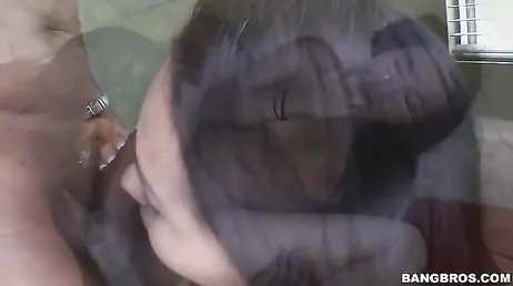 Tento engolir inteiro mas não tem jeito, é muito grande