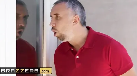 La faccia felice che ha fatto quando ha visto il cazzo dei paparazzi dice tutto