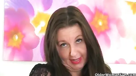 La femme de ménage latine que j'ai embauchée me rend fou avec son gros cul