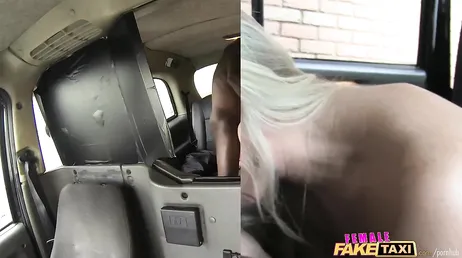 Un homme noir monte dans le FakeTaxi et finit par heurter le chauffeur