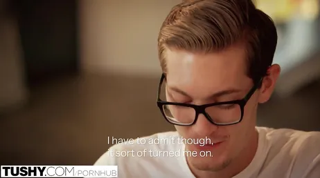 Alexa Tomas vill ha analt och låter nörden knulla henne