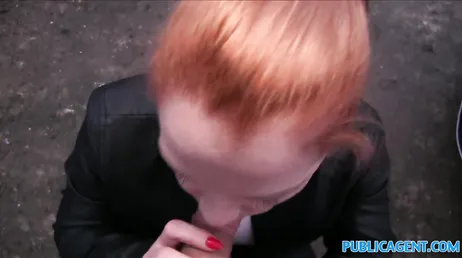 Redhead ger mig en bra avsugning i parken i utbyte mot €50