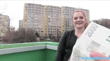 Redhead ger mig en bra avsugning i parken i utbyte mot €50