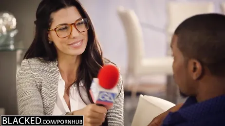 Alexa Tomas gosta de um pau negro no fundo da bunda