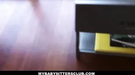 A loira Henley Hart vem na minha casa para eu transar com ela