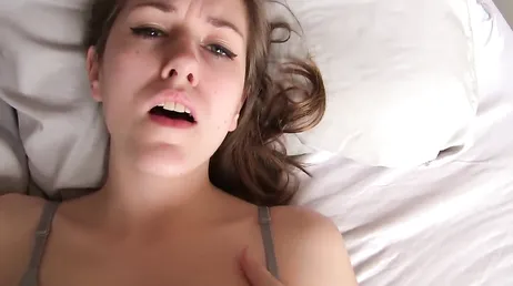 Je baise ma copine et enregistre une vidéo porno maison en mode POV