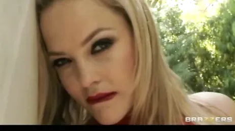 Alexis Texas viene scopata nel culo e si fa sborrare dentro