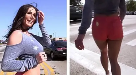 What an ass mom has with those short pants...