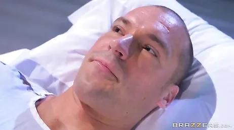 A psiquiatra abusa do paciente, ela não deixa nem o coitado respirar