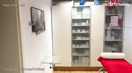 Vou ao ginecologista e o filho da puta me dá uma boa sacudida...
