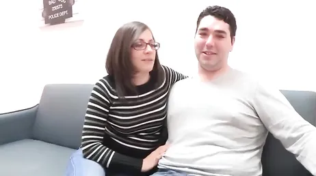 Pareja amateur añade a una madurita a una de sus folladas