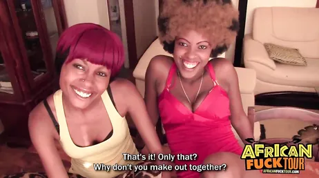 Trio porno fait maison avec deux belles femmes africaines bisexuelles